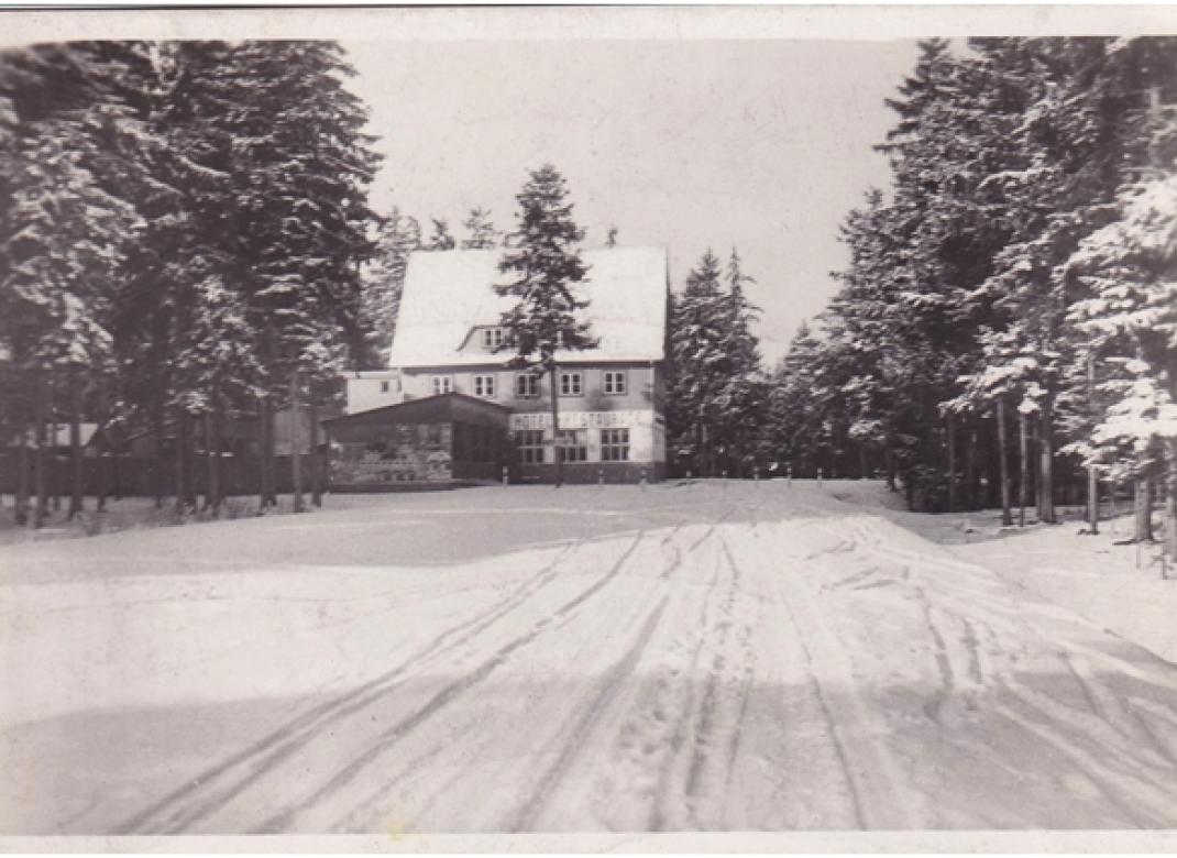 Chata KČT na Macoše. Touristenhotel Macocha (nedatováno) 