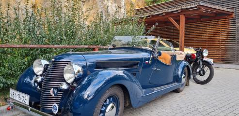 autoveteráni u Mladečských jeskyní 28. 9. 2022