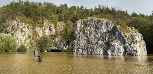 Povodňové jezero před Sloupsko-šošůvskými jeskyněmi 16. září 2024